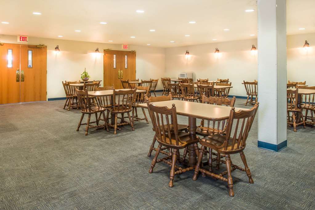 Microtel & By Wyndham Sainte Genevieve Hotel